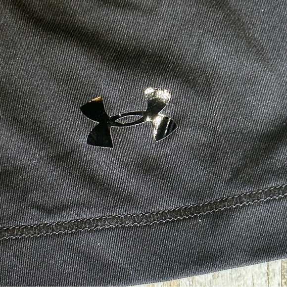 Women’s Black Under Armour Sheet Back T-Shirt - Picture 4 of 8